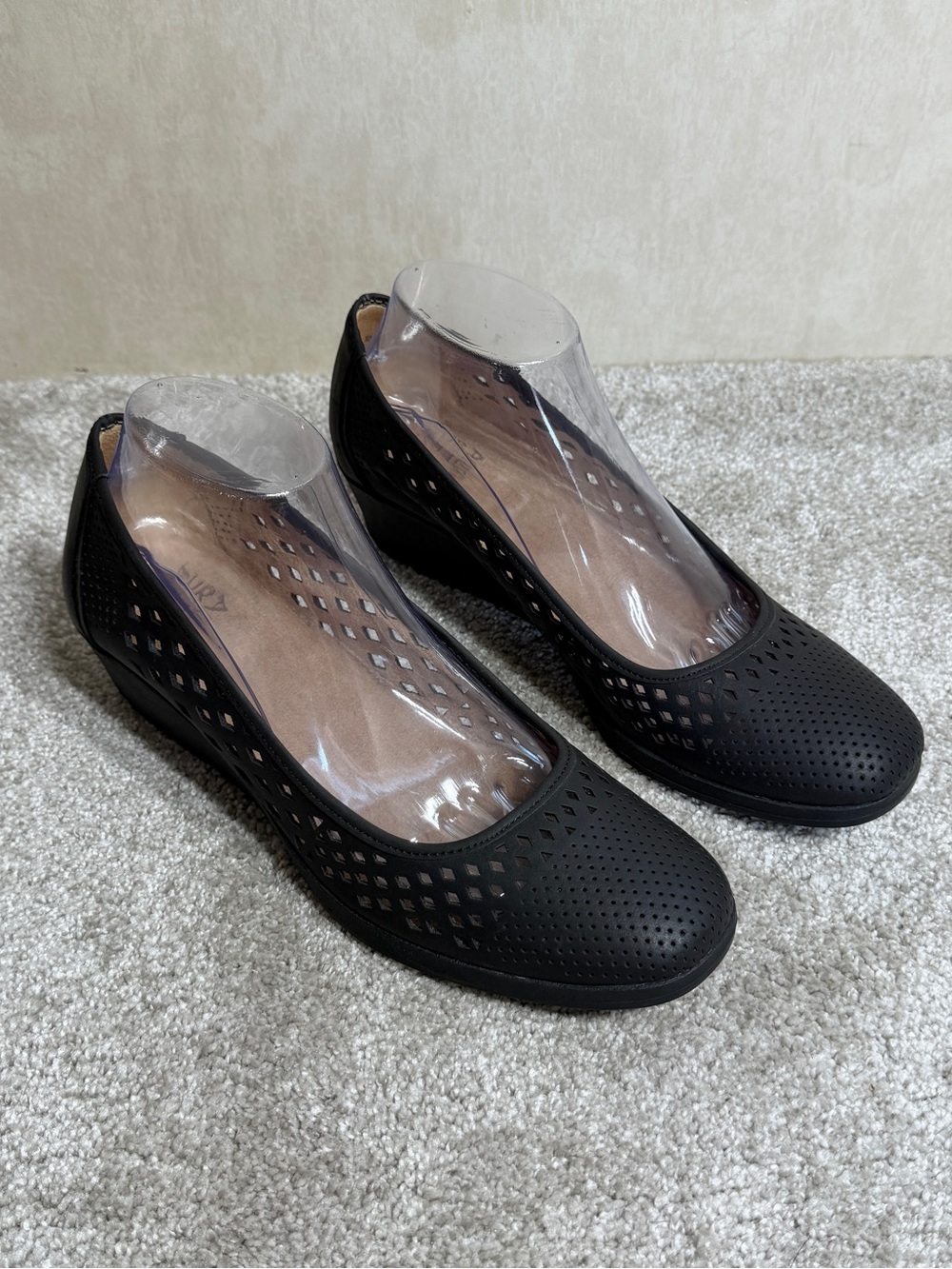 Naturalizer Women’s Brina Laser-Cut Wedges Pump Shoes in Black 9M
